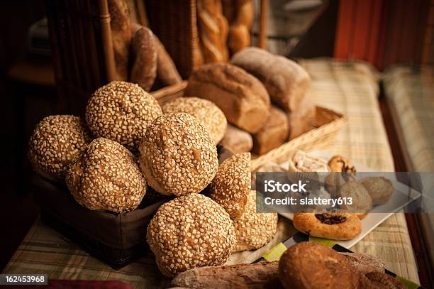 Pieczywo - zdjęcia stockowe i więcej obrazów Bez ludzi - Bez ludzi, Biały chleb, Bochenek chleba