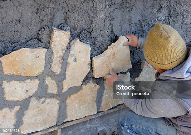 Arbeiter Wand Cladding Stone Stockfoto und mehr Bilder von Arbeiter - Arbeiter, Außenaufnahme von Gebäuden, Bauen