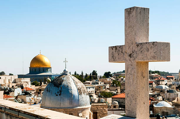 宗教的な多様なエルサレムのキリスト教とイスラム - muslim quarter ストックフォトと画像