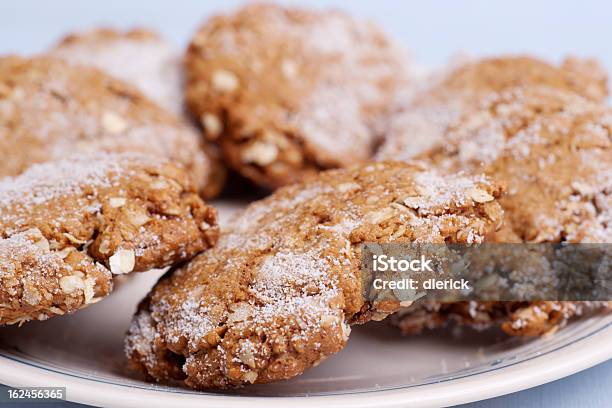 Foto de Prato De Melaço Cookies De Aveia e mais fotos de stock de Alimentação Não-saudável - Alimentação Não-saudável, Assado no Forno, Biscoito