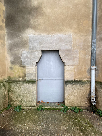 Small door, huge lintel