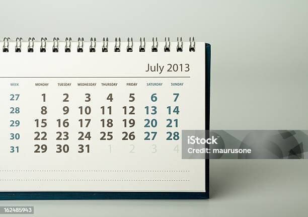 Fogli Di Calendario Luglio - Fotografie stock e altre immagini di Agenda - Agenda, Bianco, Calendario