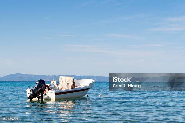 Motoscafo Sul Mare - Fotografie stock e altre immagini di Acqua - Acqua, Ambientazione esterna, Blu