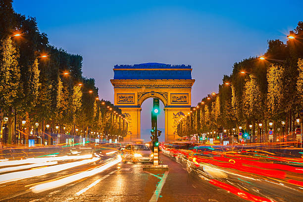 istock Arch of Triumph at night 162496355