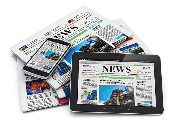 koncepcja mediów elektronicznych i drukowanych - newspaper the media digital tablet digitally generated image zdjęcia i obrazy z banku zdjęć