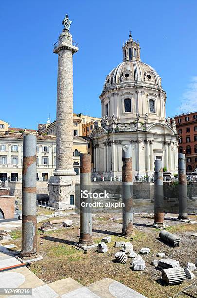 Foro Di Traiano Roma - Fotografie stock e altre immagini di Colonna architettonica - Colonna architettonica, Ambientazione esterna, Antica Roma