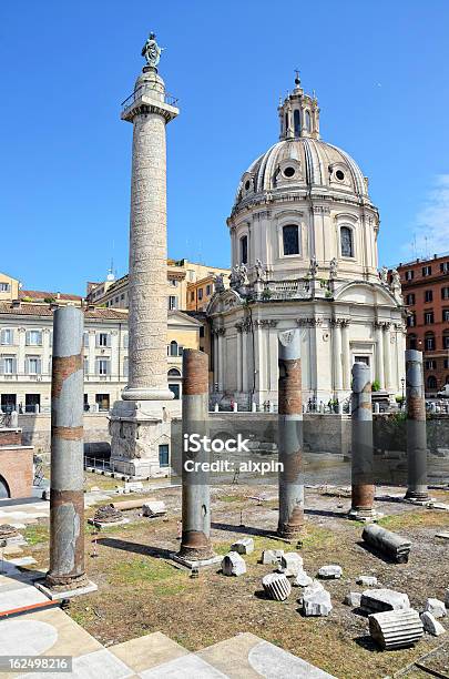 トライアヌスのフォーラムローマ - 柱のストックフォトや画像を多数ご用意 - 柱, イタリア, イタリア ローマ