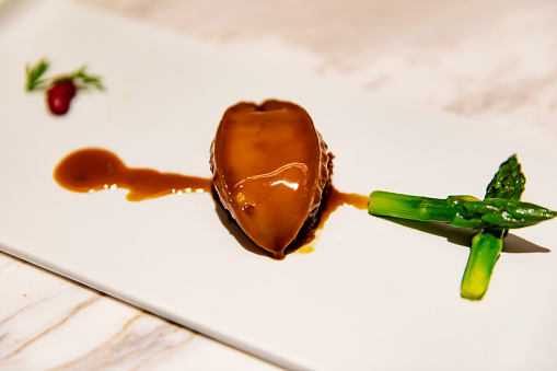 Braised abalone with green asparagus