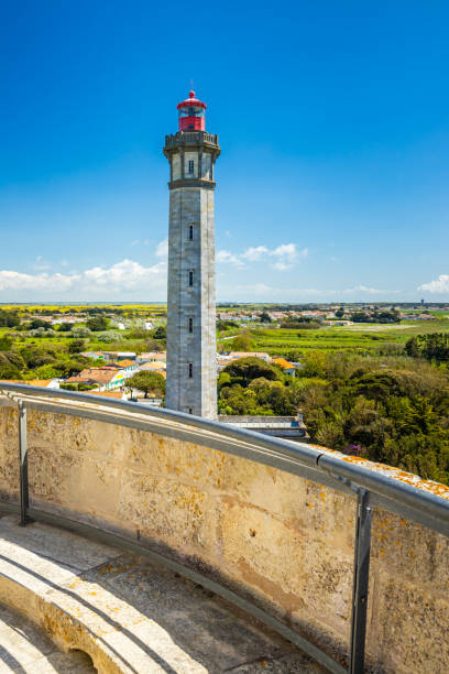 leuchtturm phare des baleines von der spitze des alten turms auf der insel ile de ré - ile de re stock-fotos und bilder