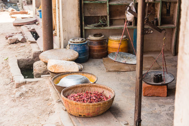 peperoni e spezie venduti alle bancarelle di janakpur, luogo sacro dell'induismo in nepal - janakpur foto e immagini stock