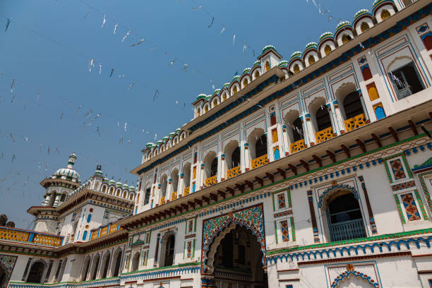 tempio janaki nel centro di janakpur, un luogo sacro dell'induismo in nepal - janakpur foto e immagini stock