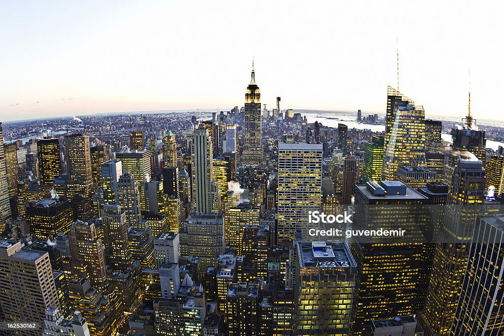 Skyline von New York - Lizenzfrei Abenddämmerung Stock-Foto