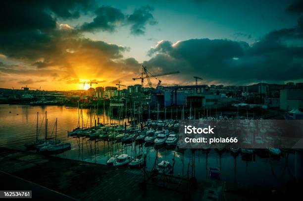 Pesca Barcos E Iates No Porto De Vigo Espanha - Fotografias de stock e mais imagens de Vigo - Vigo, Cais - Estrutura Feita pelo Homem, Casa de Barcos