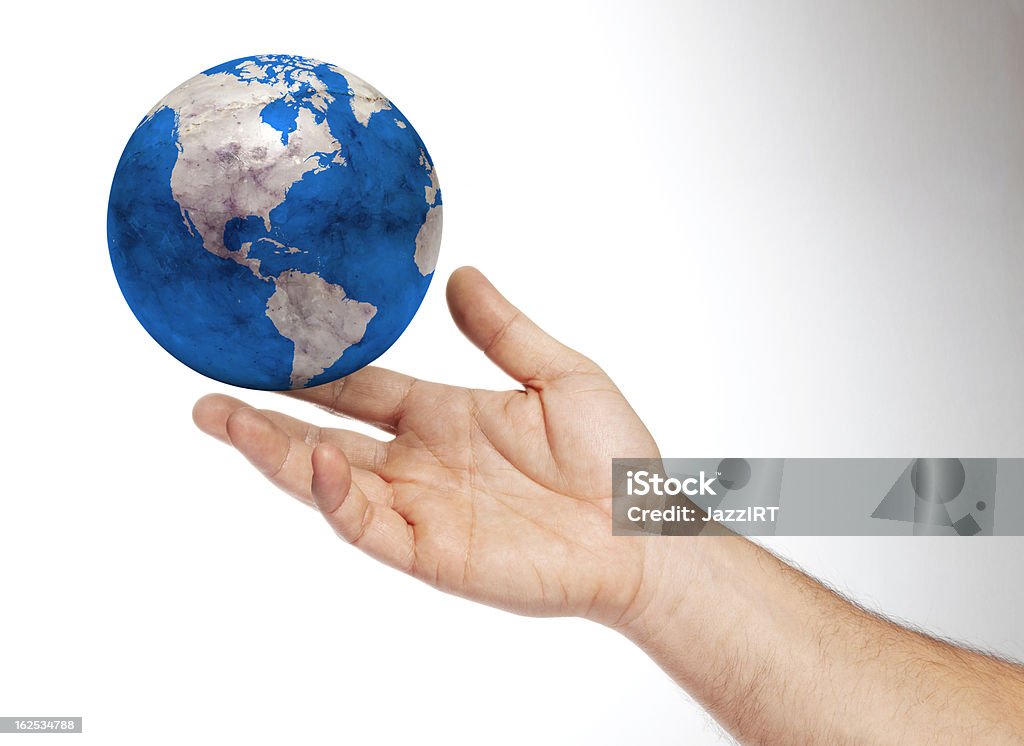 Main de l'homme tenant la terre - Photo de Globe terrestre libre de droits