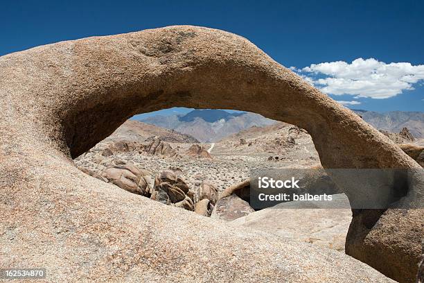 Runda Arch - zdjęcia stockowe i więcej obrazów Bez ludzi - Bez ludzi, Dzień, Fotografika