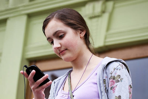 istock Girl with phone 162535621