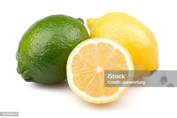 Lemon Und Limette Stockfoto und mehr Bilder von Farbbild - Farbbild, Fotografie, Freisteller – Neutraler Hintergrund