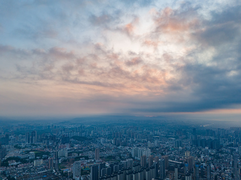 Aerial photography of the city at dawn, with colorful clouds.