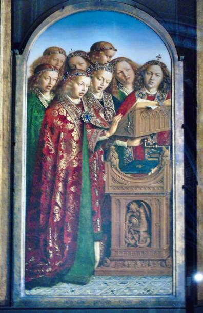 "der chor der engel" ist eine von 12 innentafeln des genter altarbildes oder der anbetung des lammes gottes, einem polyptychon-meisterwerk von hubert und jan van eyck aus dem jahr 1432. - saint hubert stock-fotos und bilder
