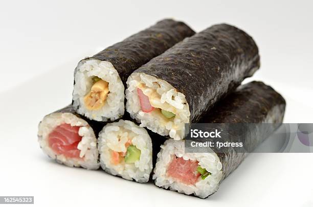 Sushi Enrollados Foto de stock y más banco de imágenes de Alga Marina - Alga Marina, Alimento, Arroz - Comida básica