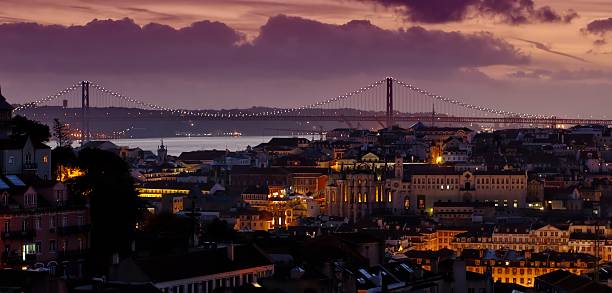 Lisboa panorâmica à noite. - fotografia de stock