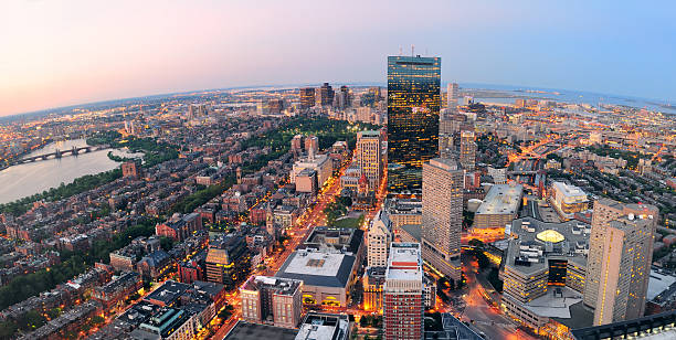 vista aérea de la ciudad de boston - boston urban scene skyline sunset fotografías e imágenes de stock