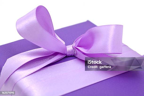パープルのギフトボックスにリボン - クリスマスのストックフォトや画像を多数ご用意 - クリスマス, ラベンダー色, 紫