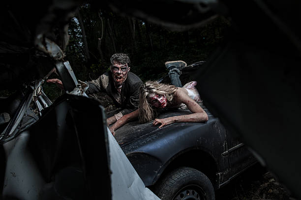 bizarre zombies im auto crash carnage - car pursuit chasing night stock-fotos und bilder