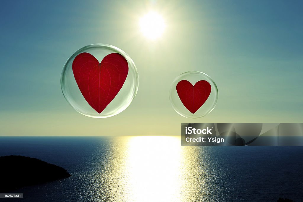 Dos corazones en burbujas flotante - Foto de stock de Agua libre de derechos