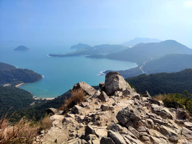 vista panorámica desde el alto pico de chatarra, nuevos territorios, hong kong - clear sky hong kong island hong kong china fotografías e imágenes de stock