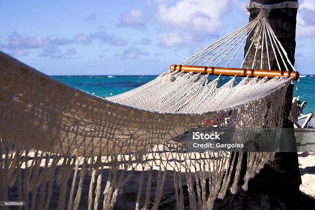 Amaca sulla spiaggia tropicale a Caraibi - Foto stock royalty-free di Acqua