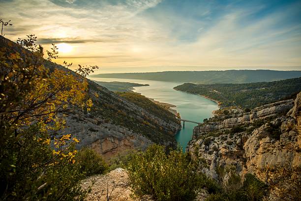 красивый вид этого ущелья du вердон, франция - france verdon river scenics bridge стоковые фото и изображения