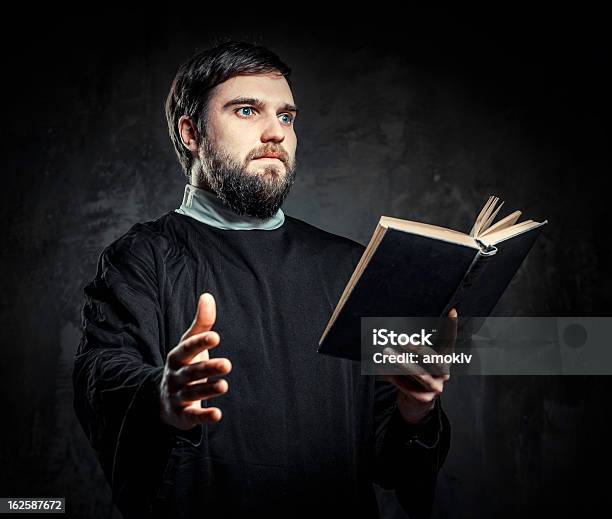 Padre - Fotografias de stock e mais imagens de Adulto - Adulto, Barba, Bigode