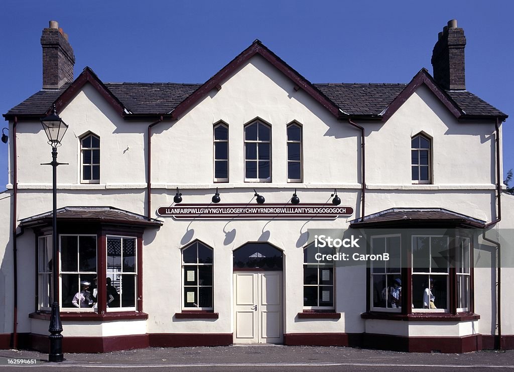 Llanfair stazione ferroviaria, Anglesey, in Galles. - Foto stock royalty-free di Anglesey - Galles