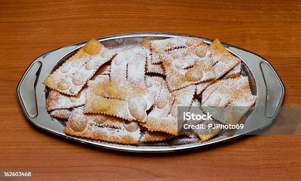 이탈리어어 Chiacchiere 또는 Frappe Galani 가루 설탕에 대한 스톡 사진 및 기타 이미지 - 가루 설탕, 가정 생활, 가정 주방