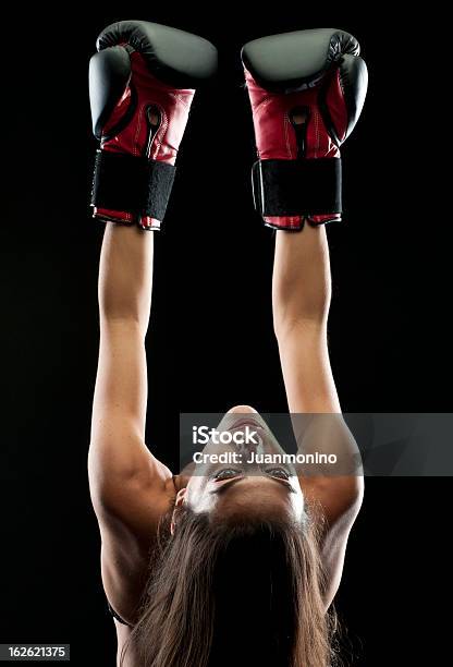 Foto de Hispânica Boxer Feminino Pose Para Retrato e mais fotos de stock de 20 Anos - 20 Anos, 25-30 Anos, Adulto