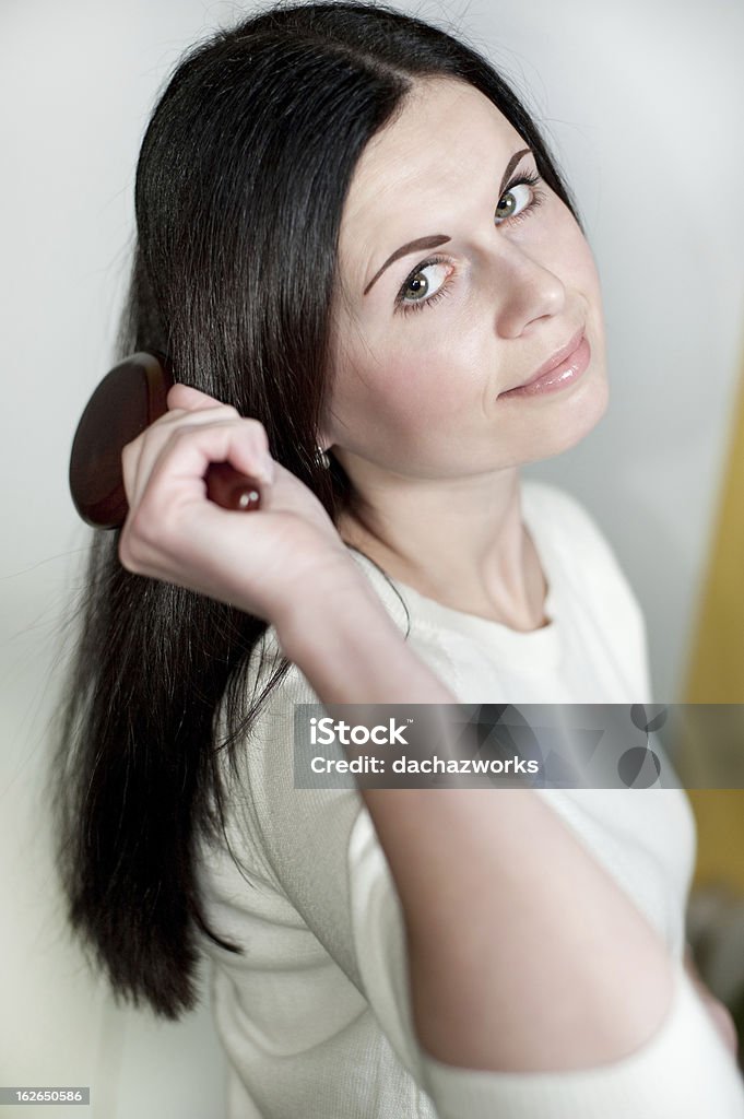 Belle fille combs cheveux - Photo de Accessoire libre de droits