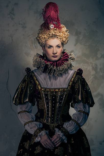 haughty queen w royal sukienka - renaissance women queen fashion zdjęcia i obrazy z banku zdjęć
