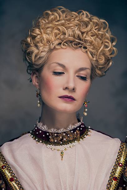 portret piękne haughty queen - archduchess attitude beautiful elegance zdjęcia i obrazy z banku zdjęć