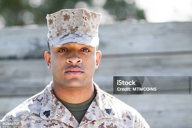 Marine Im Obsyacle Golfplatz Stockfoto und mehr Bilder von Veteran - Veteran, Militär, Marineinfanterie