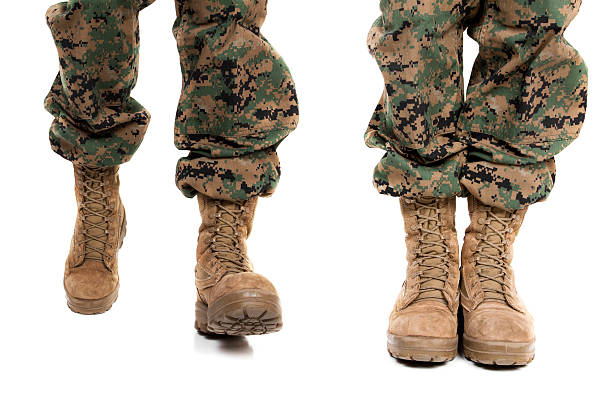 сапоги marine и ноги - military boots стоковые фото и изображения