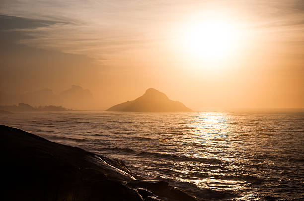 prainha sunsrise#1 - seascape moody sky clear sky southeastern region 뉴스 사진 이미지