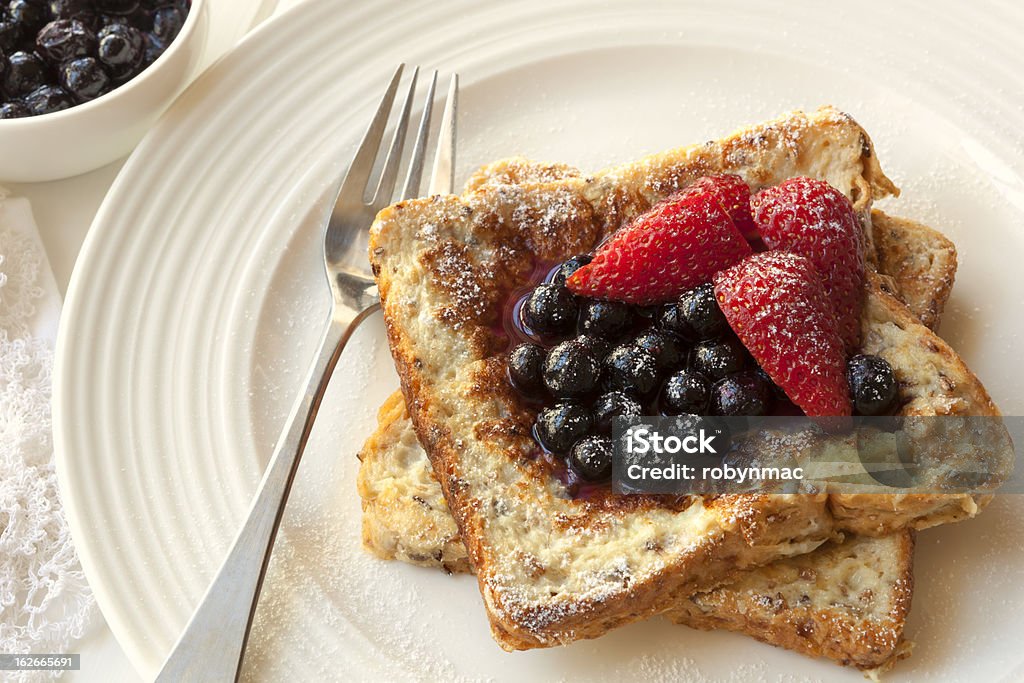 French Toast mit Beeren - Lizenzfrei Amerikanische Heidelbeere Stock-Foto