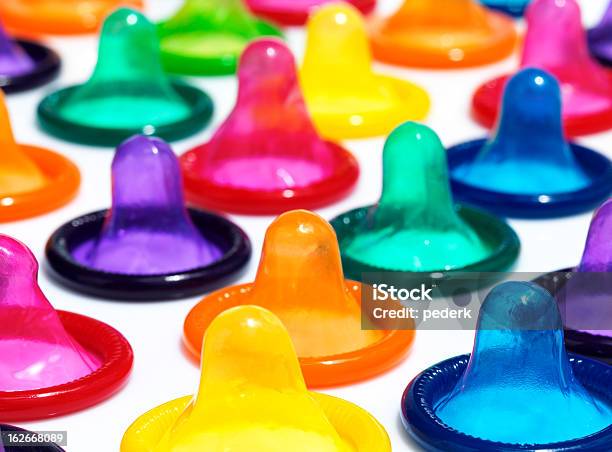 Colorido Preservativos Foto de stock y más banco de imágenes de Anticonceptivo - Anticonceptivo, Asistencia sanitaria y medicina, Belleza