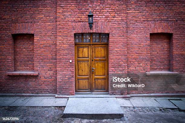 Ingresso Di Una Nuova Casa Di Famiglia In Lodz - Fotografie stock e altre immagini di Architettura - Architettura, Complesso edilizio, Composizione orizzontale