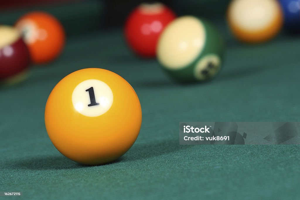 Piscina di palline gioco sul tavolo - Foto stock royalty-free di Adulto
