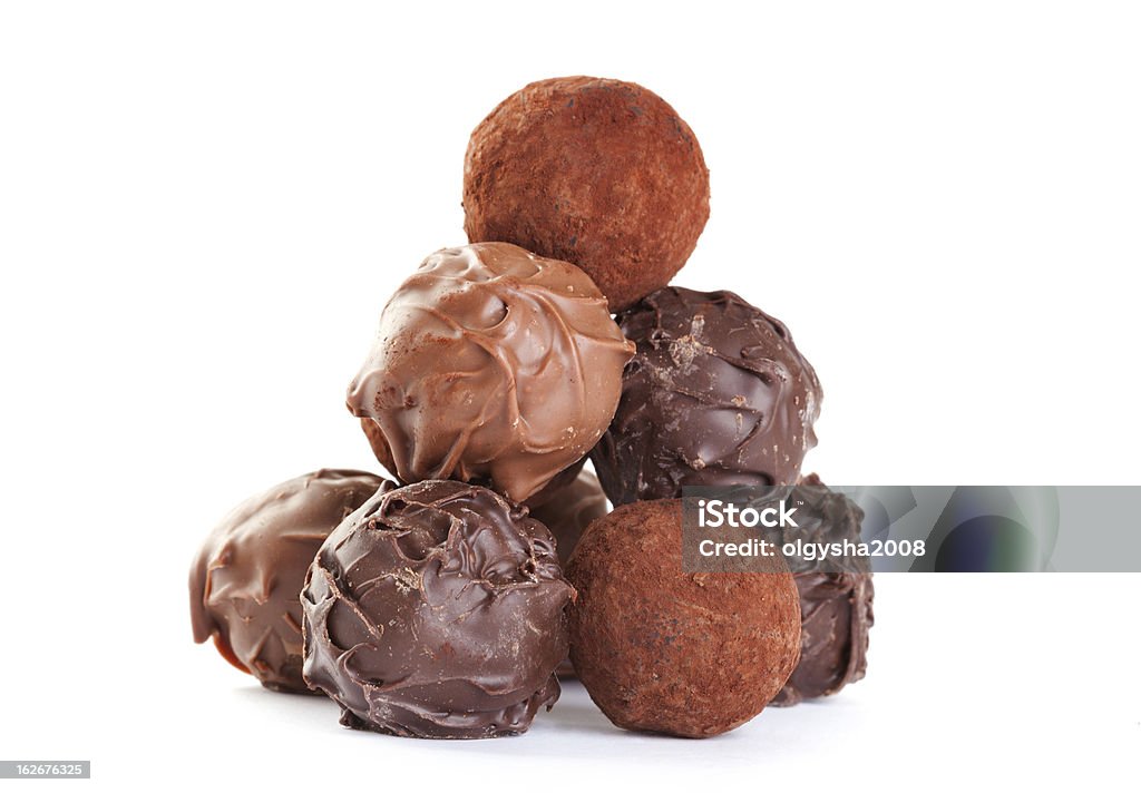Шоколадные трюфели создана как pyramid - Стоковые ф�ото Без людей роялти-фри