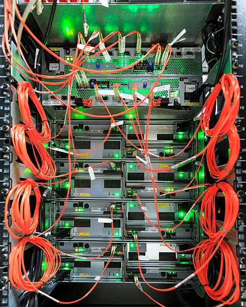 commutateur de réseau entièrement équipée - cable network server network connection plug green photos et images de collection