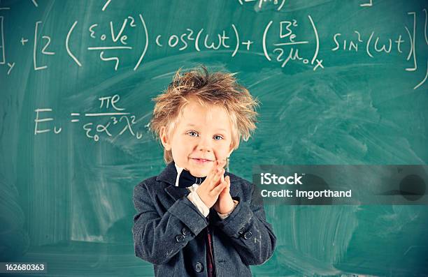 Piccolo Genio - Fotografie stock e altre immagini di Humour - Humour, Bambino dell'asilo, Corso di matematica