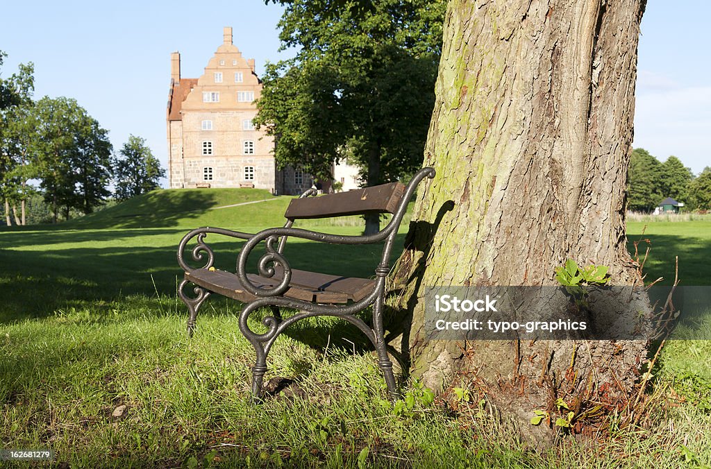 Banc dans le parc - Photo de Château libre de droits